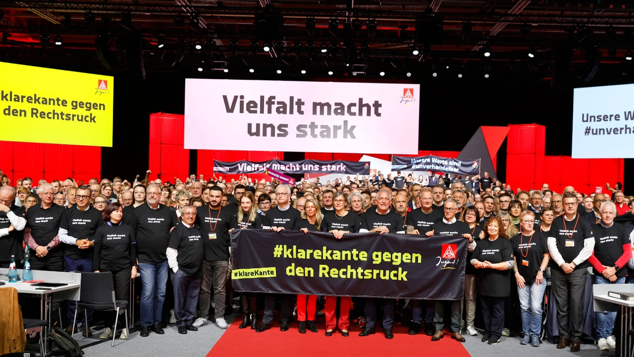 Aktion gegen Rechts der IG Metall Jugend beim Gewerkschaftstag in Frankfurt