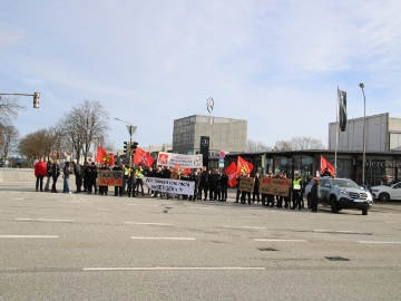 Wir fordern den Verbleib im Konzern und Klarheit für die Beschäftigten!